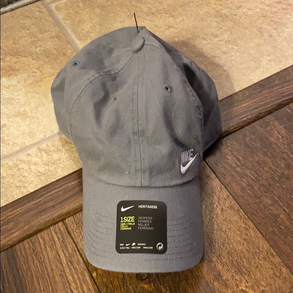 nike women's baseball caps